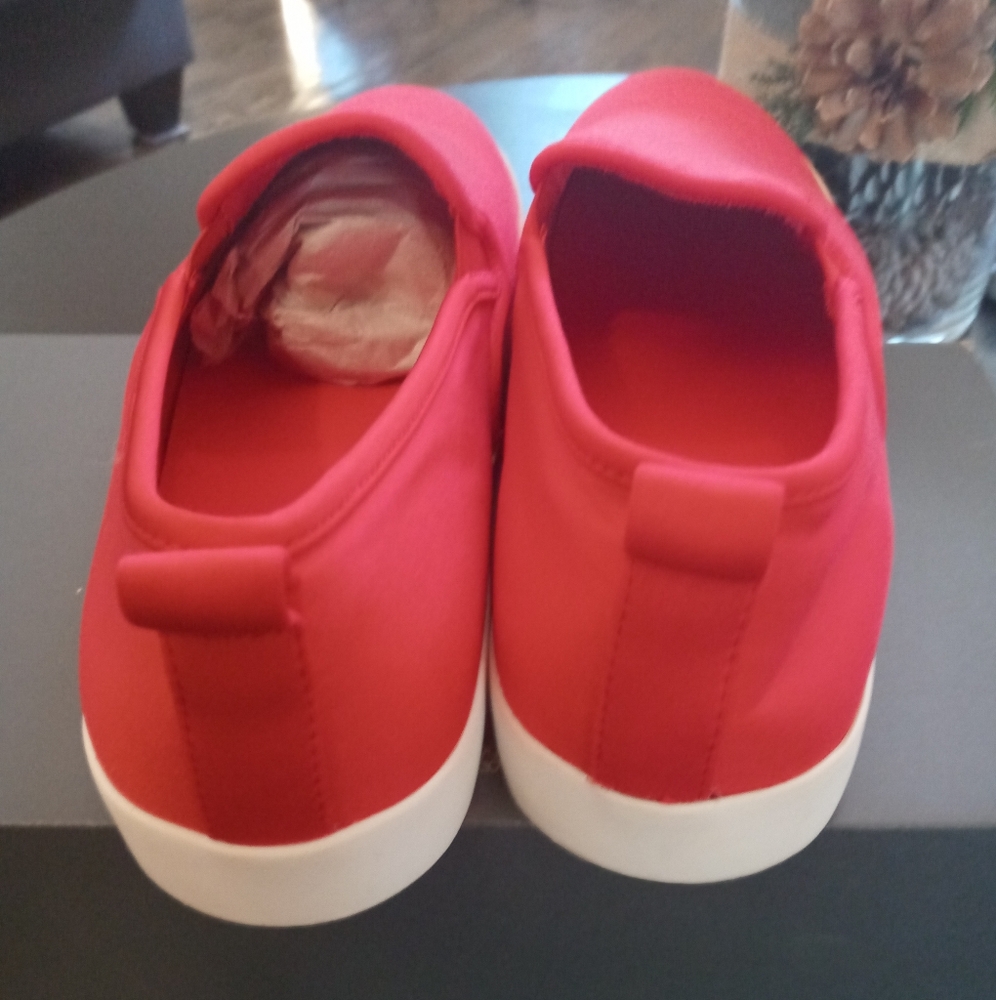 LOVAUDIEN Orange Slip On Shies - Picture 5 of 6
